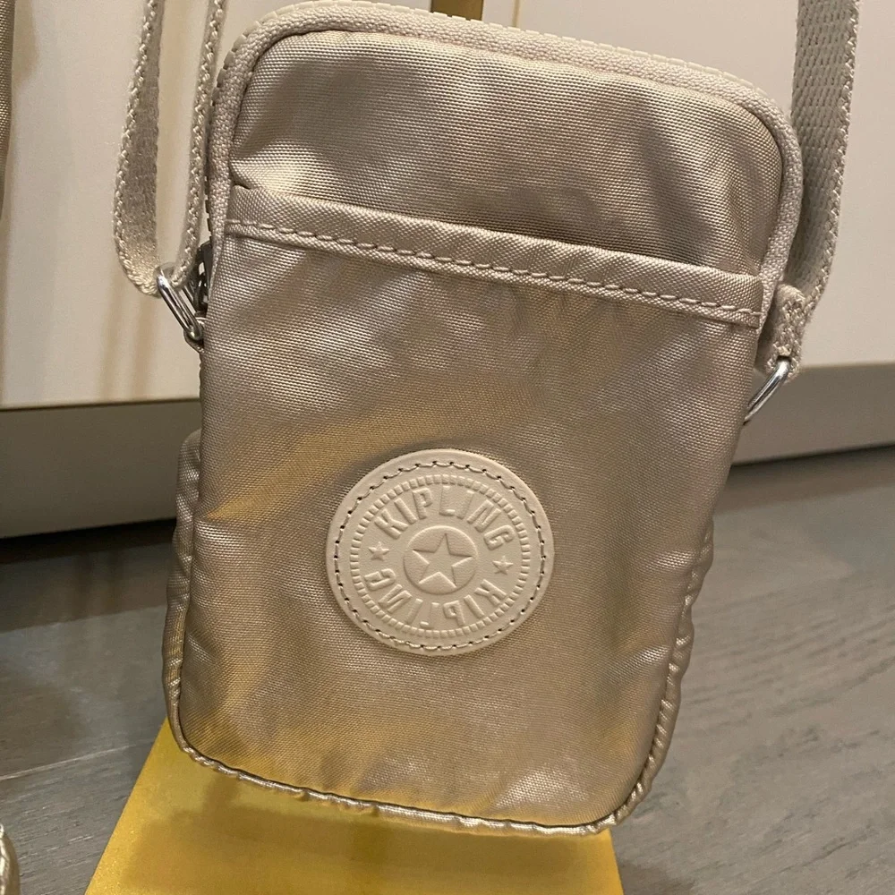 **KIPLING METALLIC BUNDLE**4 BAGS*** Authentic Kipling Metallic Bundle!